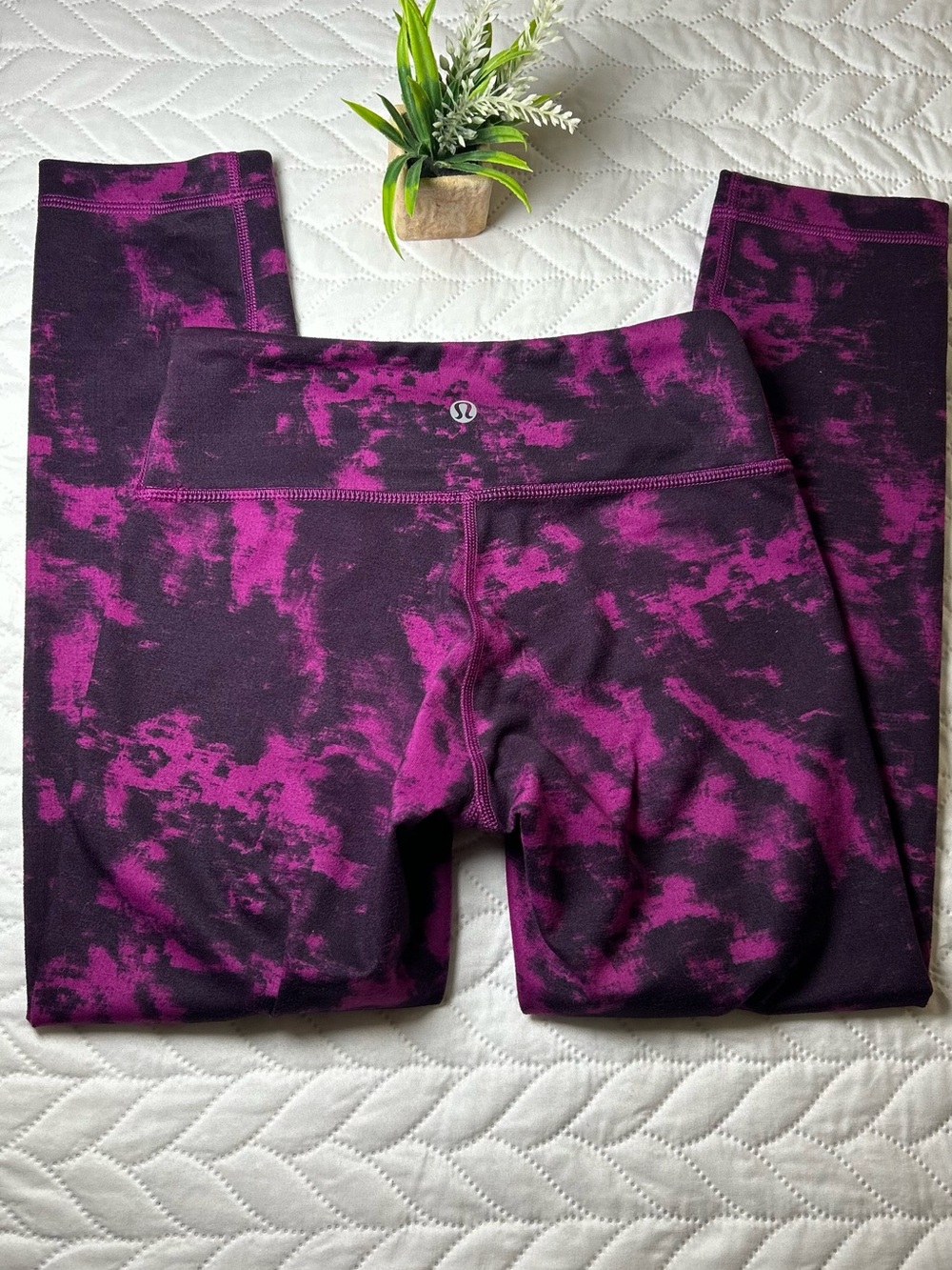 Lululemon Wunder Under High-Rise Crop 21" - Dark Purple Magenta Tie Dye - Size 2